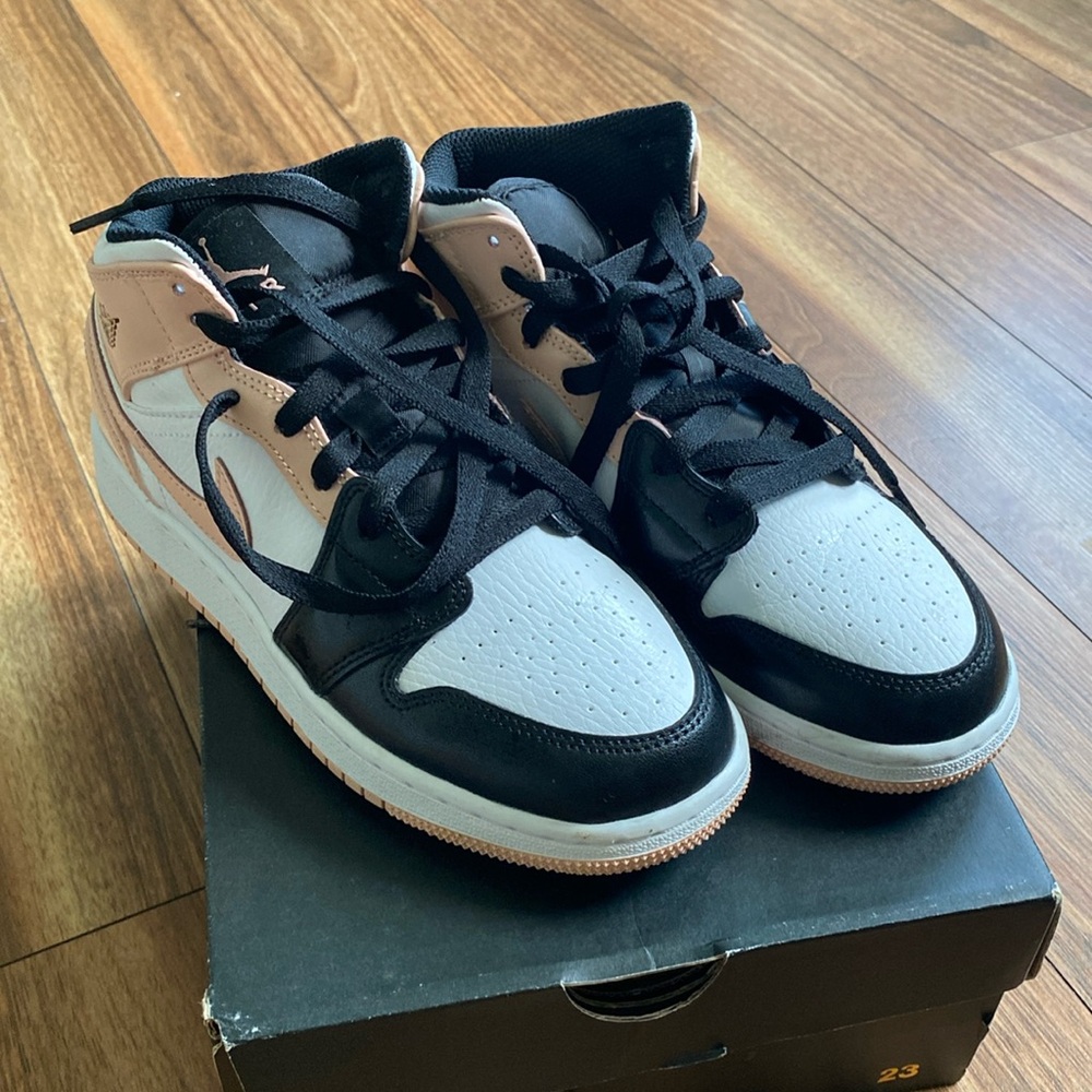 Air Jordan 1 Mid